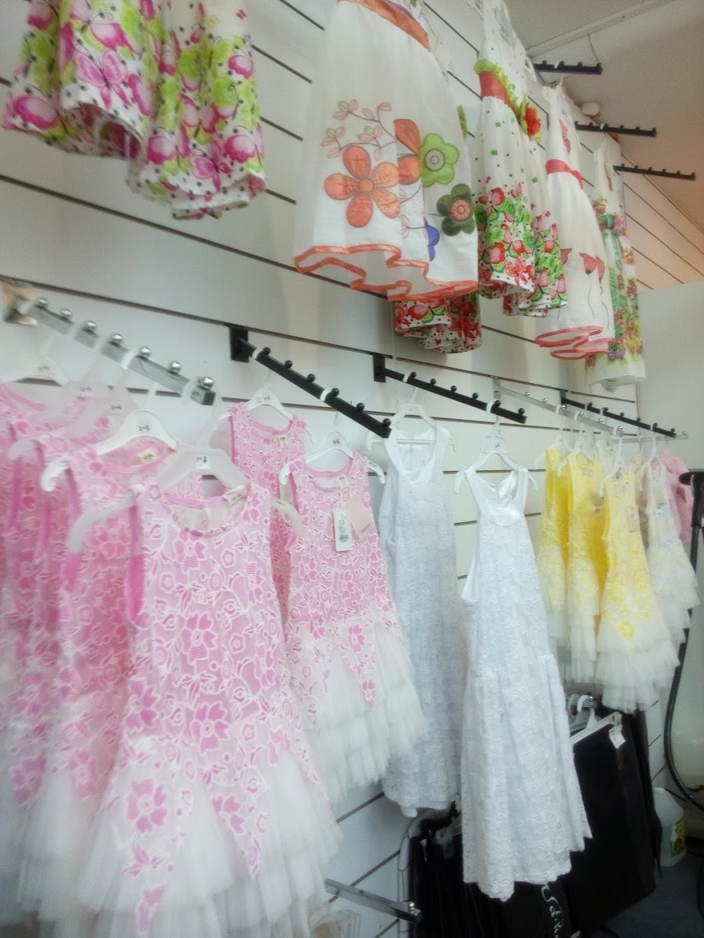 mega enfants | H11A，3131, Blvd. de la Côte-Vertu, Saint-Laurent, QC H4R 1Y8, Canada | Phone: (514) 335-1111