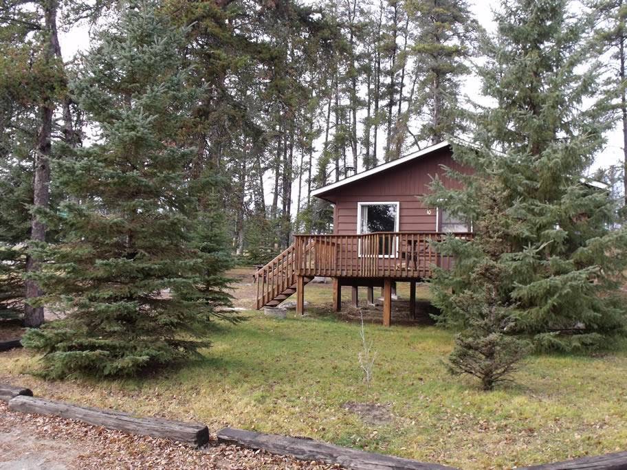 West Hawk Lake Resort | 675 W Hawk Blvd, Whiteshell, MB R0E 2H0, Canada | Phone: (204) 349-2244