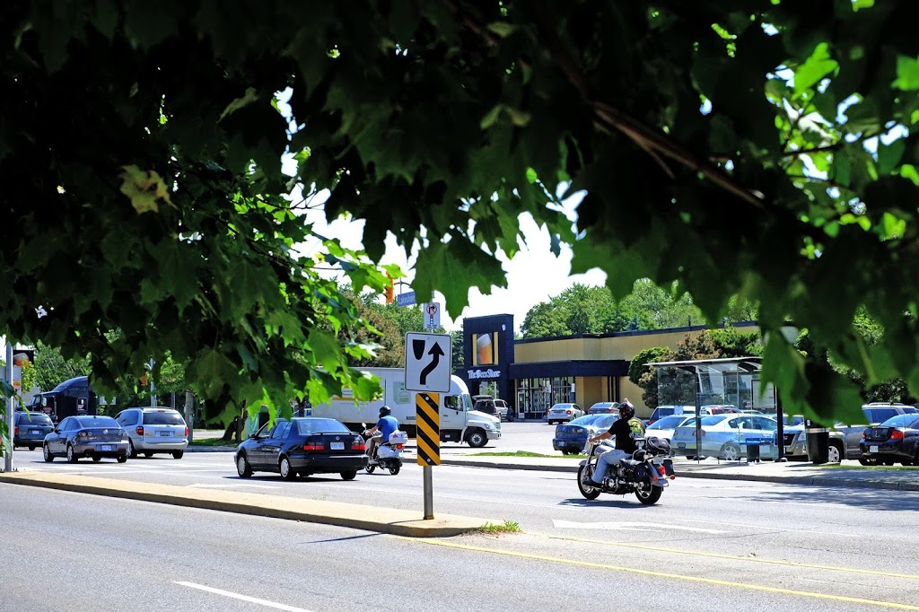 Beer Store | 420 Lakeshore Rd E, Mississauga, ON L5G 1H5, Canada | Phone: (905) 278-2334