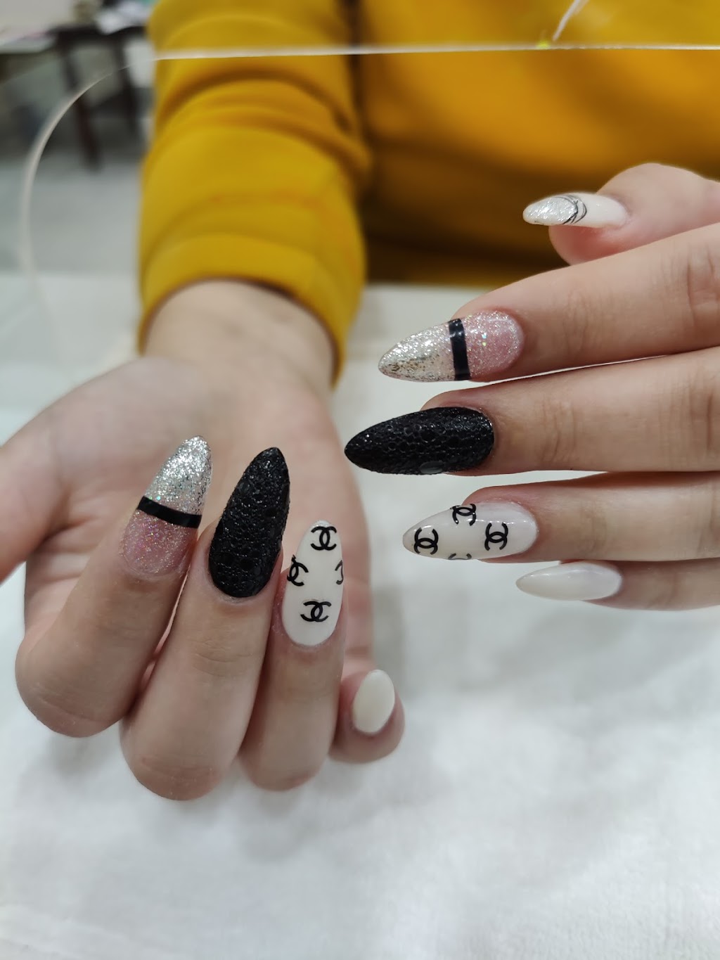 Kims Nails And Beauty Salon | 409 Brock St S, Whitby, ON L1N 4K5, Canada | Phone: (905) 665-6235