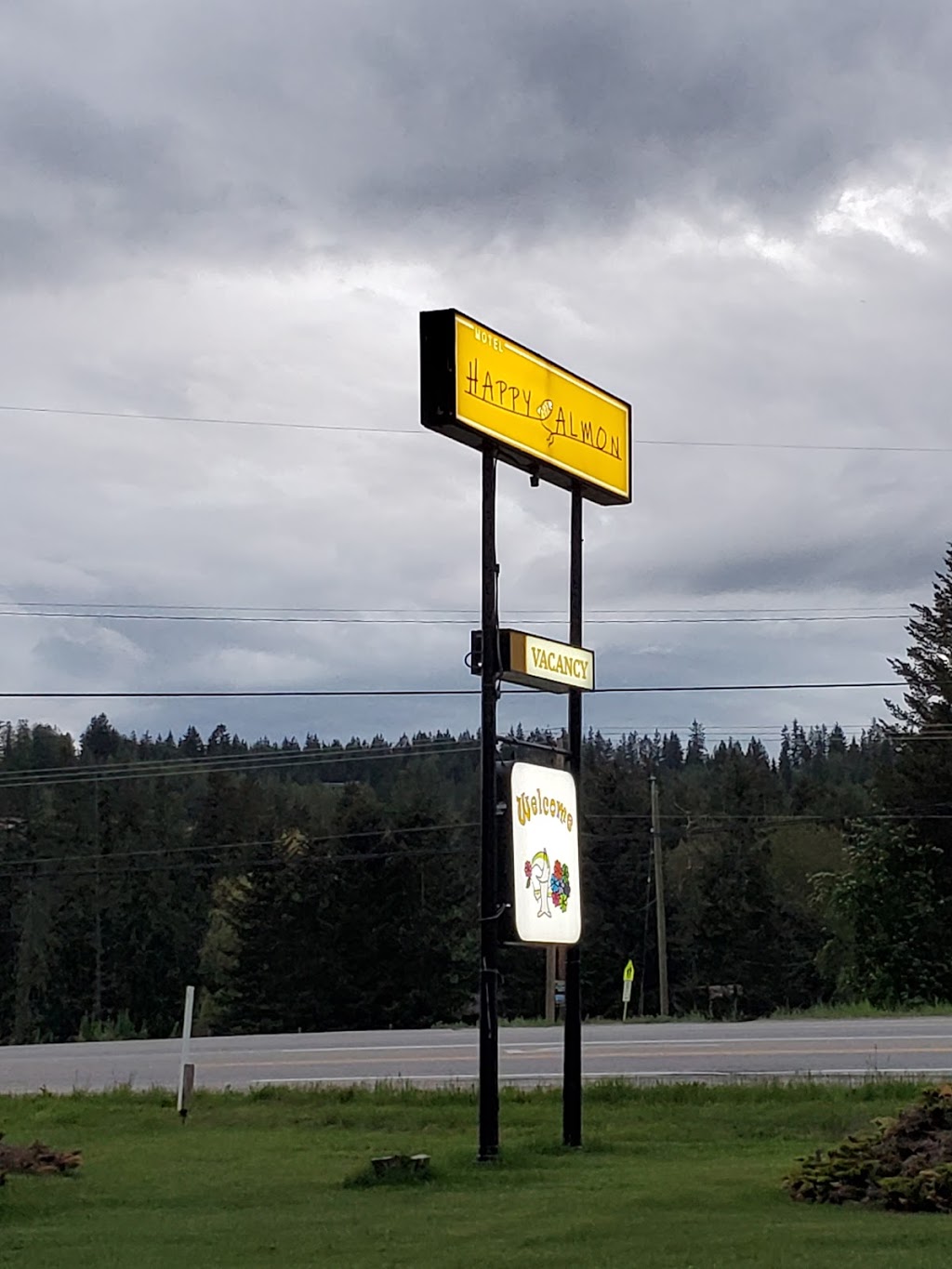 Motel Happy Salmon | 6410 Trans-Canada Hwy, Canoe, BC V0E 1K0, Canada | Phone: (604) 751-6220