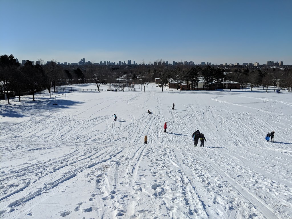 Linus Park | 125 Seneca Hill Dr, North York, ON M2J, Canada