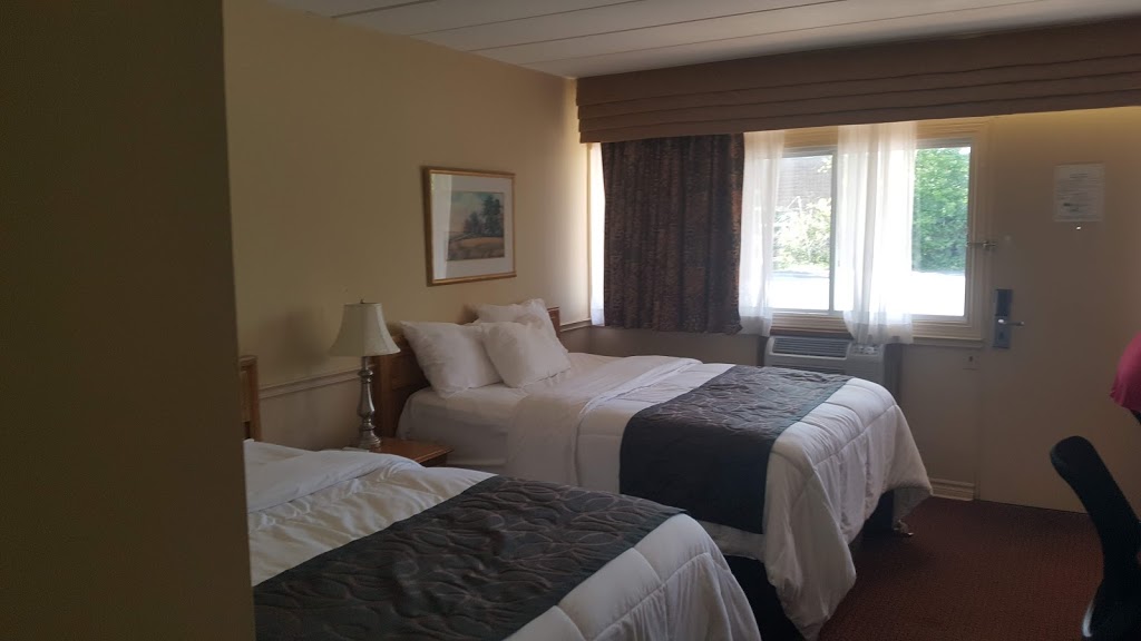 Country Squire Resort | 715 King St E, Gananoque, ON K7G 1H4, Canada | Phone: (613) 382-3511