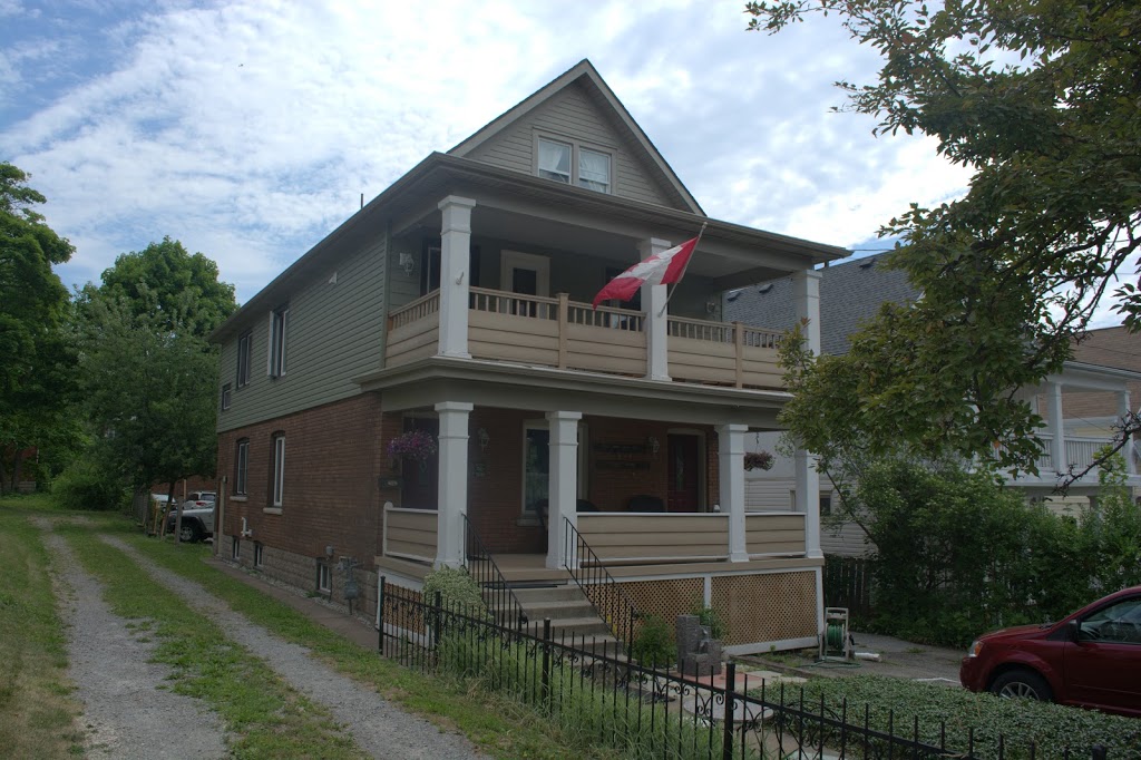 Acacia Bed and Breakfast | 4485 Hiram St, Niagara Falls, ON L2E 1A2, Canada | Phone: (905) 351-2060