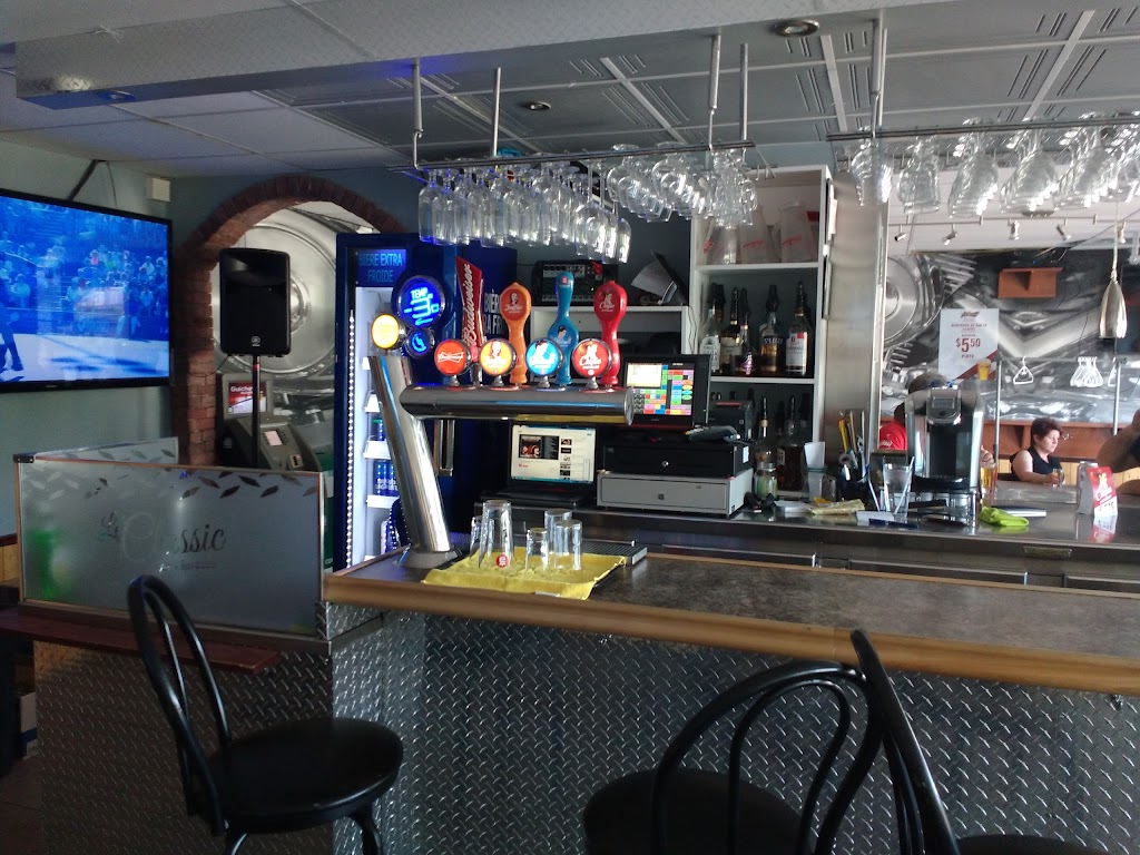 Bar Le Classic | 2790 Rue de la Salle, Jonquière, QC G7S 2A4, Canada | Phone: (418) 412-6100