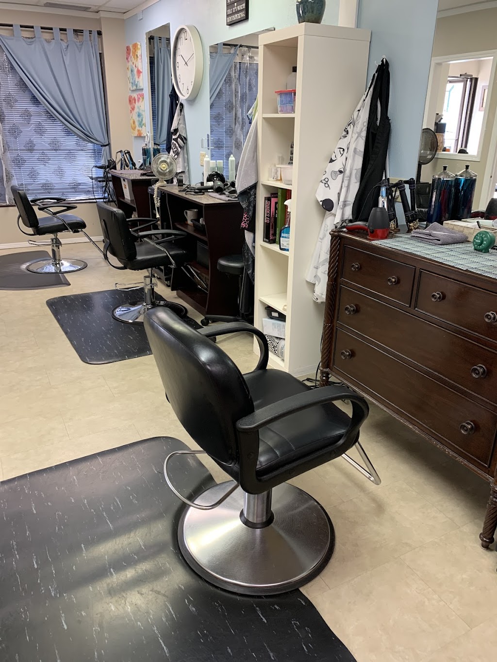 Scissors Palace Unisex Hairstyling | 4814 49 St, Stettler, AB T0C 2L0, Canada | Phone: (403) 742-5166