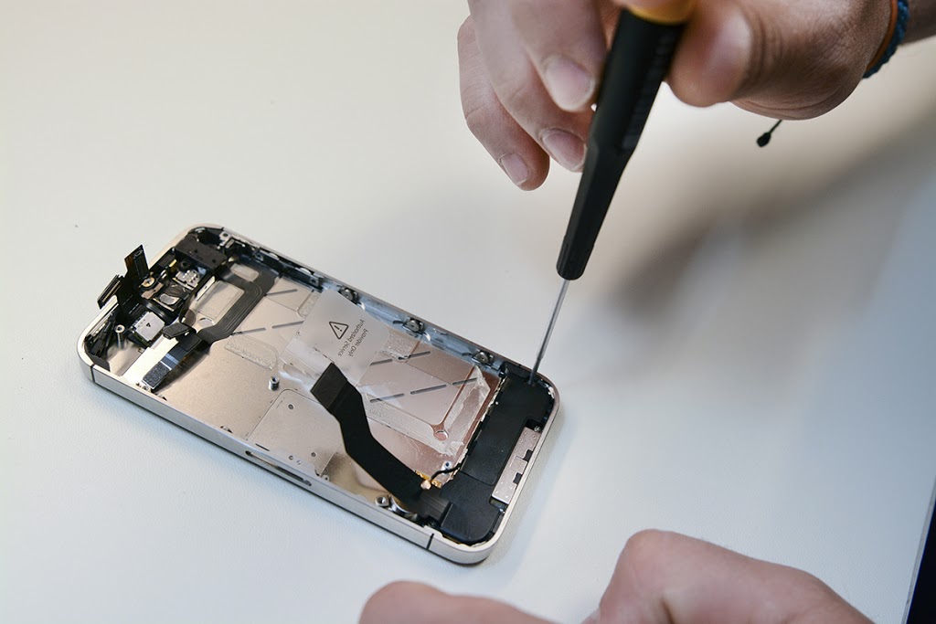 CPR Cell Phone Repair Brantford | 185 King George Rd A2, Brantford, ON N3R 7R9, Canada | Phone: (519) 304-3550