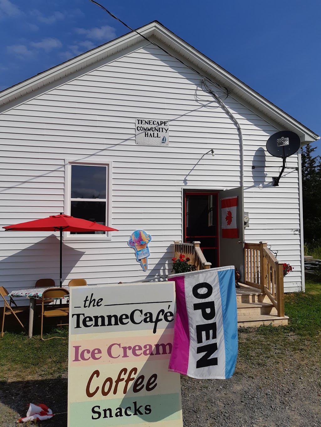 Tennecape Cafe | 1933 NS-215, Windsor, NS B0N 2T0, Canada