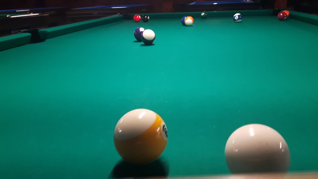 Cue World Billiards Cafe | 1047 Ridgeway Ave, Coquitlam, BC V3J 1S6, Canada | Phone: (604) 931-8055