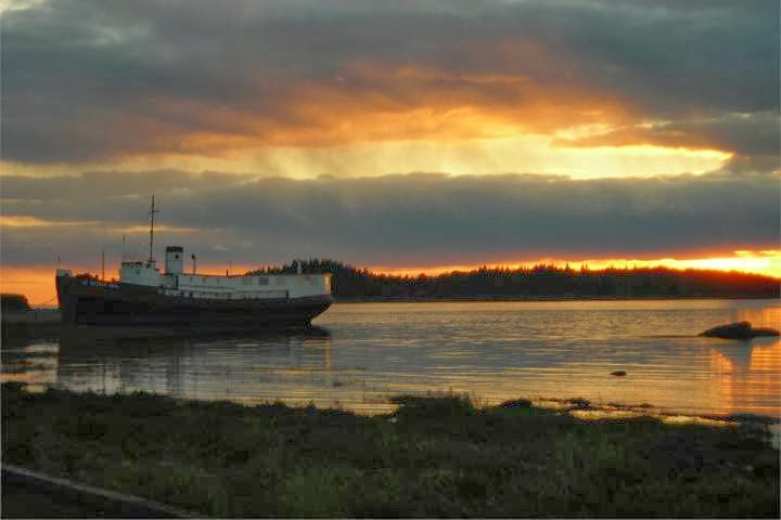 Le Bateau Ivre | Exposition des costumes de la Mi-Carême | Chemin de la Basse Ville, LIsle-aux-Grues, QC G0R 1P0, Canada | Phone: (418) 248-0129