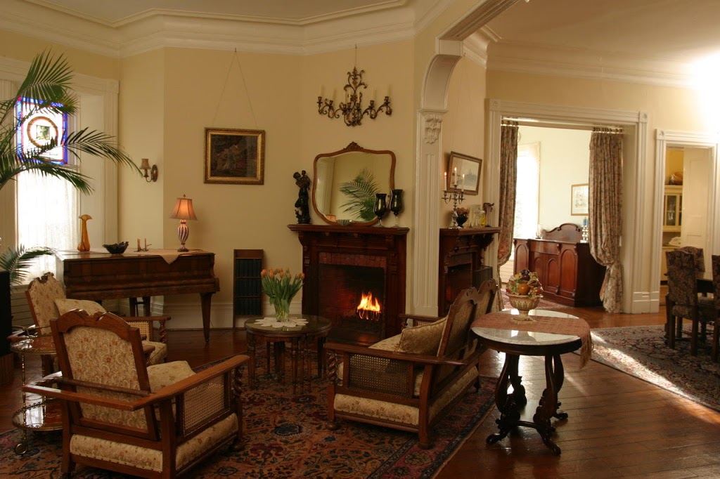 Grand Victorian Bed & Breakfast | 15618 Niagara Pkwy, Niagara-on-the-Lake, ON L0S 1J0, Canada | Phone: (905) 468-0997