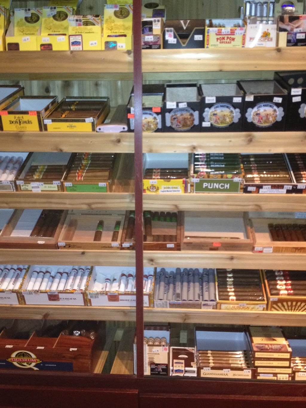 Smoke And Gift | 1030 Kennedy Cir #3g, Milton, ON L9T 0J9, Canada | Phone: (905) 878-3255