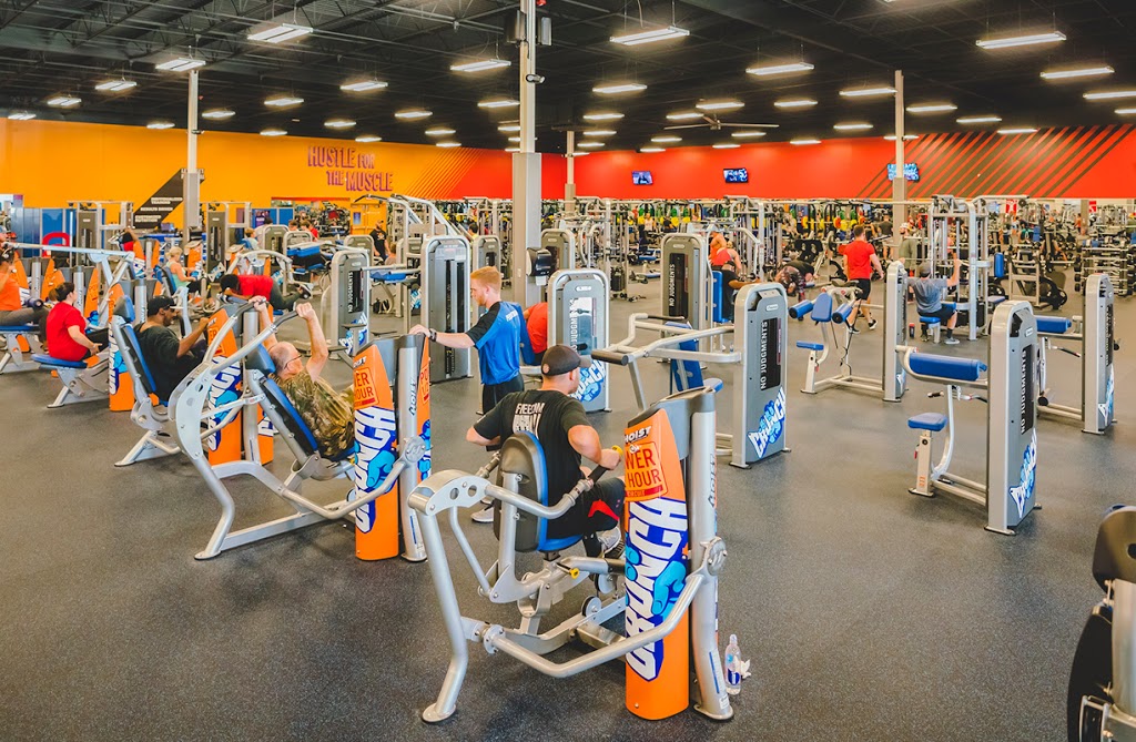 Crunch Fitness - La Salle | 5844 Malden Rd, Windsor, ON N8T 2Z3, Canada | Phone: (226) 526-1000