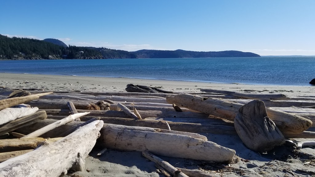 Tugboat beach | 5103 Croatian Way, Anacortes, WA 98221, USA | Phone: (360) 293-2001