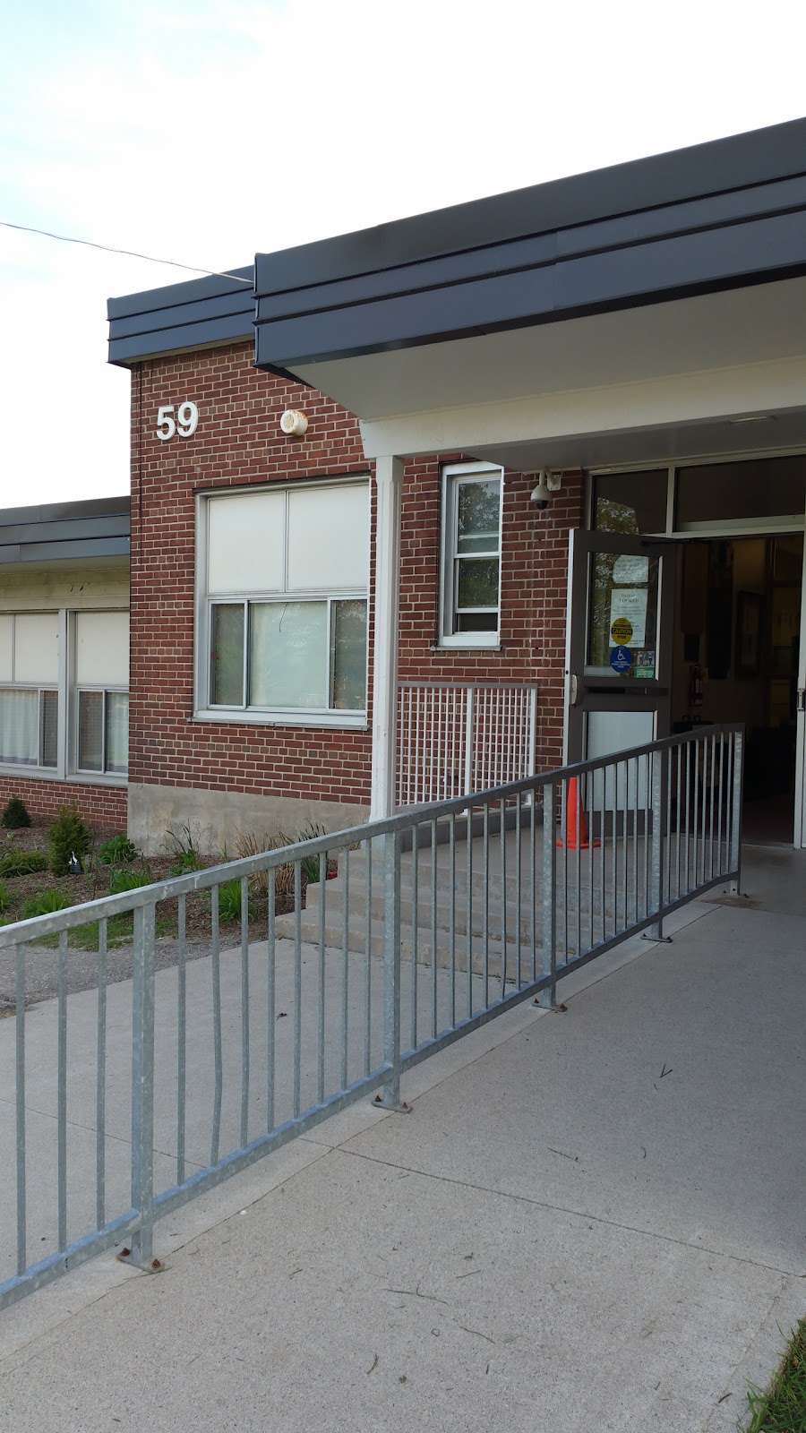 Bridgeport Public School | 59 Bridge St W, Kitchener, ON N2K 1K6, Canada | Phone: (519) 743-4318