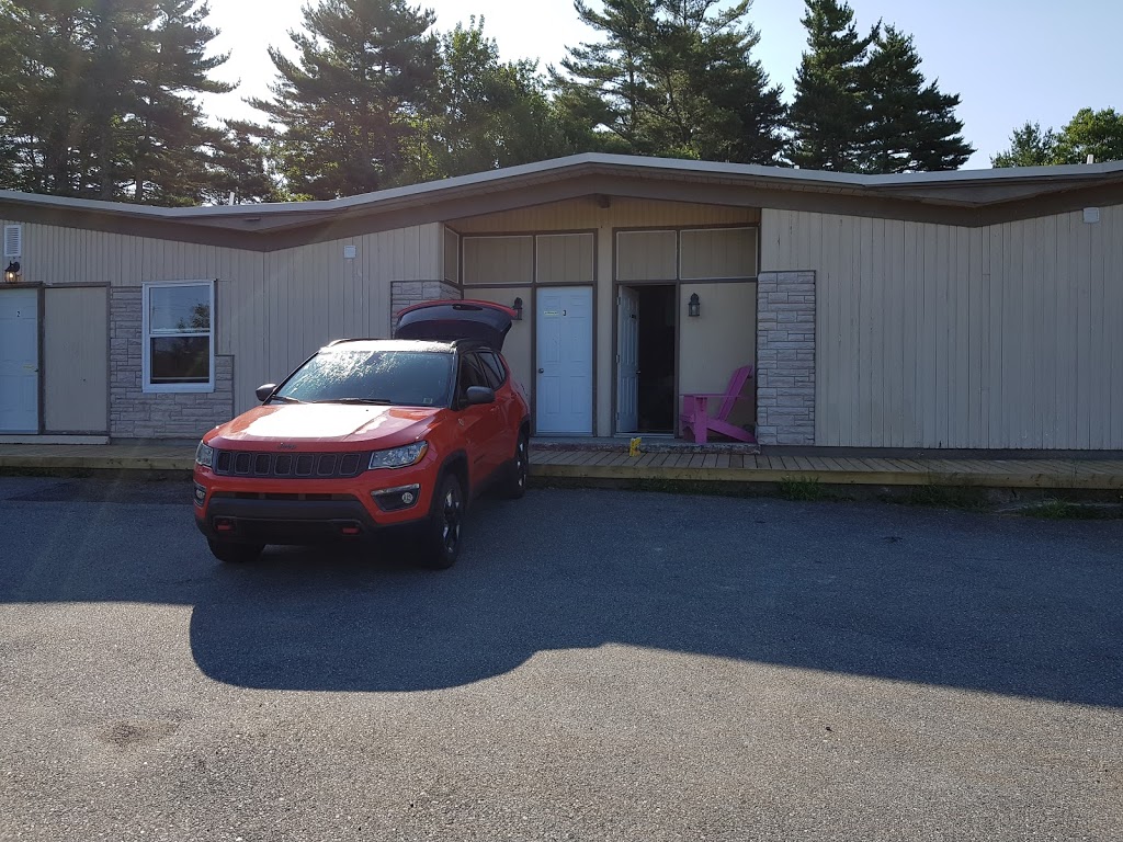 Transcotia Motel | Brooklyn Hwy 3, Region of Queens Municipality, NS B0J 1H0, Canada | Phone: (902) 354-3494