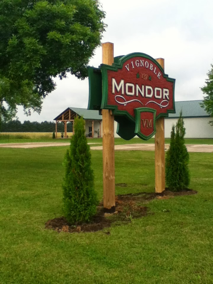 Vignoble Mondor | 137 Rang St Henri, Lanoraie, QC J0K 1E0, Canada | Phone: (450) 541-1774