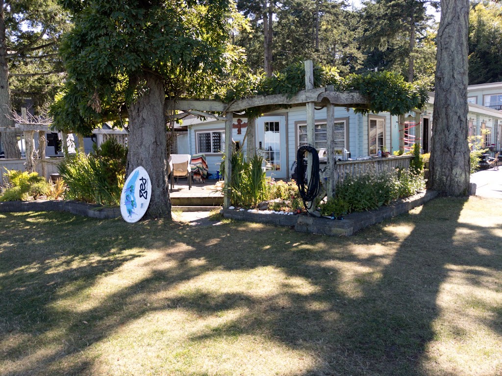 Kye Bay Guest Lodge & Cottages | 590 Windslow Rd, Comox, BC V9M 3T8, Canada | Phone: (604) 858-5456