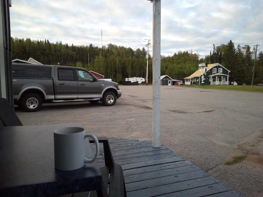 motel Christine | 108 Rue Principale, Lac-Bouchette, QC G0W 1V0, Canada | Phone: (418) 637-6523