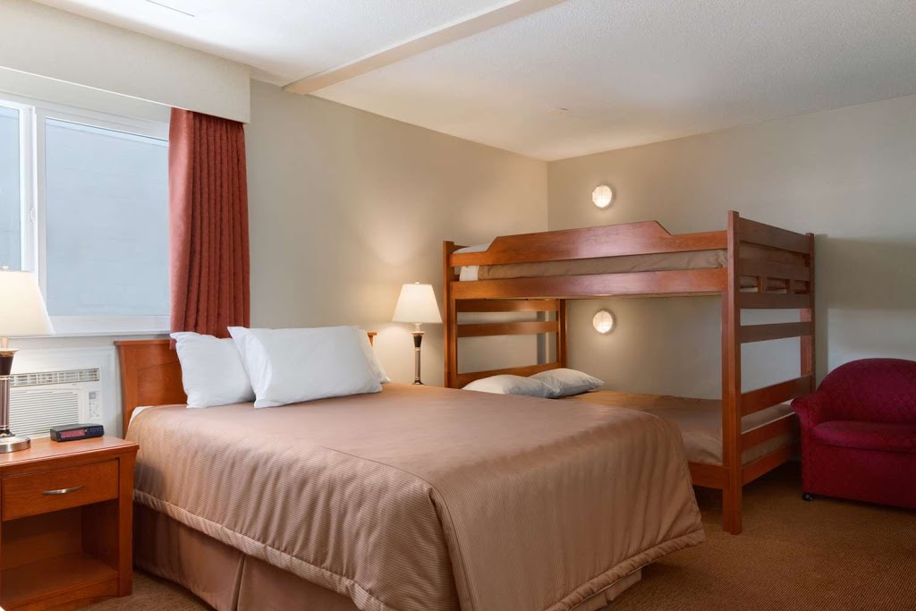 Travelodge by Wyndham Langley City | 21653 Fraser Hwy, Langley City, BC V3A 4H1, Canada | Phone: (604) 533-4431