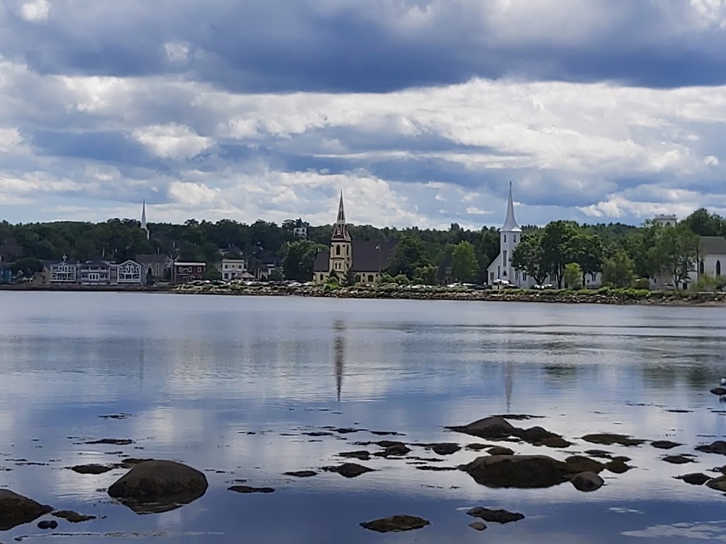 United Church Mahone Bay | 101 Edgewater St, Mahone Bay, NS B0J 2E0, Canada | Phone: (902) 624-9287