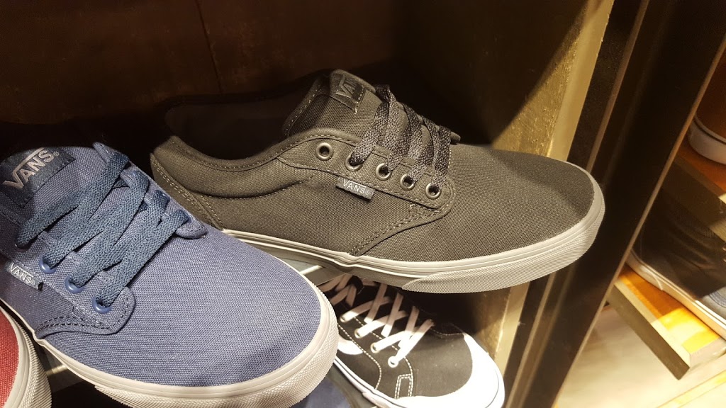 Vans | Carrefour Laval, 3035 Boulevard le Carrefour, Laval, QC H7T 1C8, Canada | Phone: (450) 973-3335