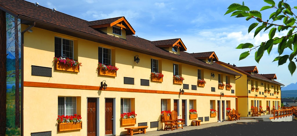 Elizabeth Lake Lodge | 590 Van Horne St S, Cranbrook, BC V1C 4W7, Canada | Phone: (250) 426-6114