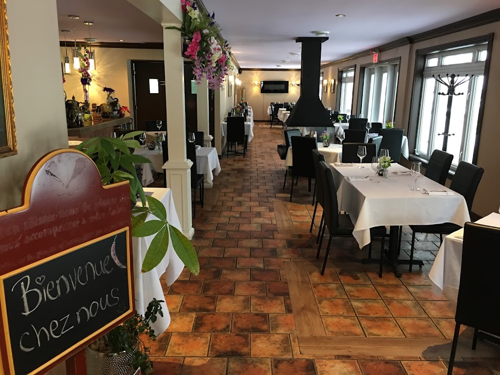 Restaurant Piment Thaï | 401 Rue Principale, Saint-Sauveur, QC J0R 1R0, Canada | Phone: (450) 227-3800