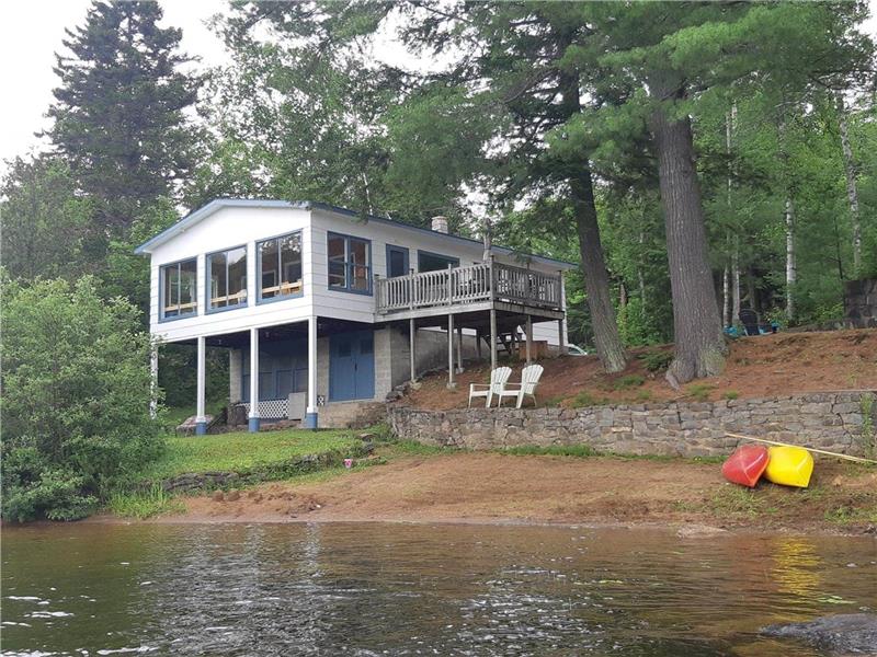 Le Petit Chalet de la Baie | 2000 Chemin de la Presquîle, Saint-Mathieu-du-Parc, QC G0X 1N0, Canada | Phone: (604) 902-4033