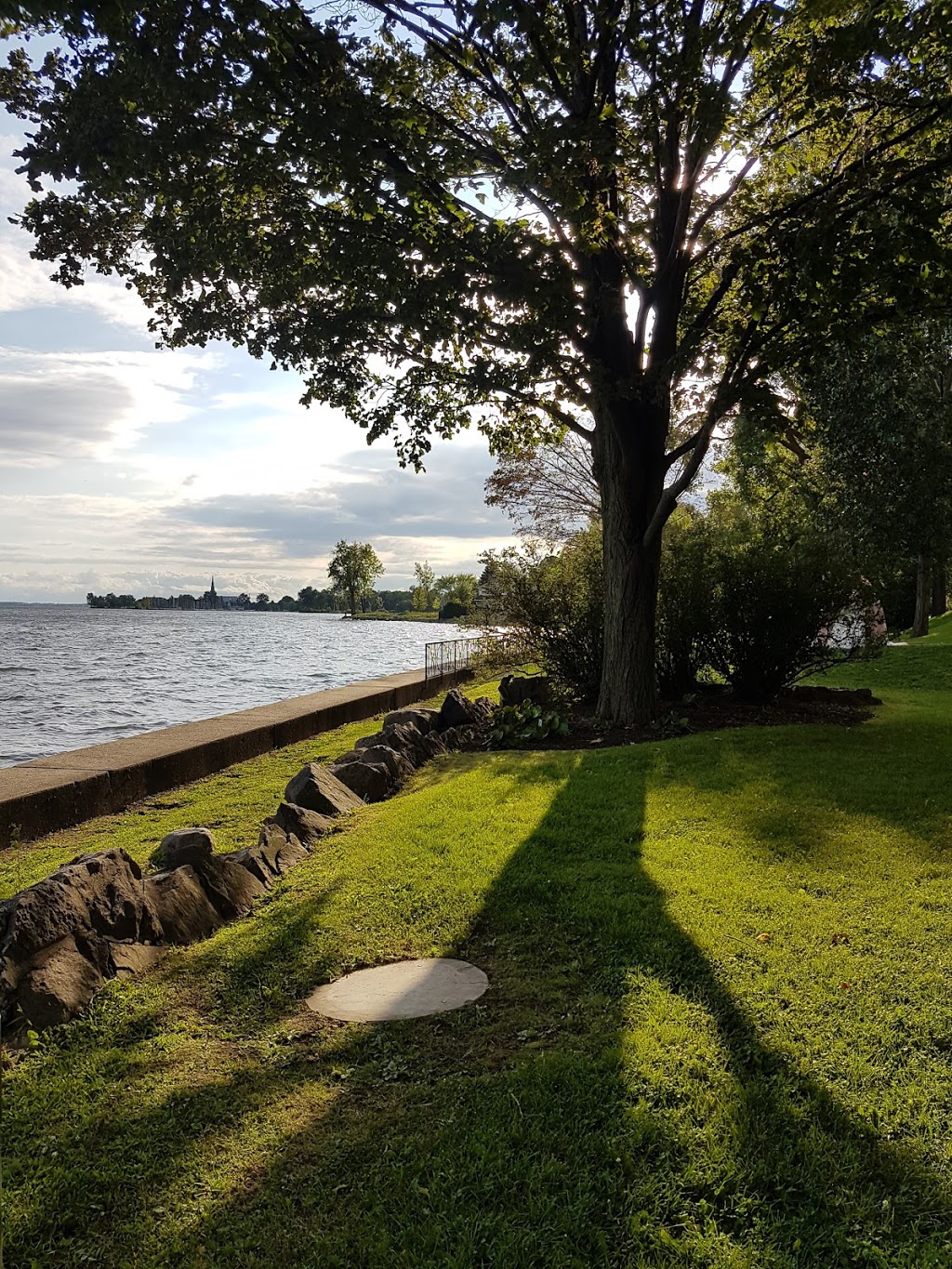 Parc Stewart | Chemin du Bord-du-Lac, Pointe-Claire, QC H9S 5T5, Canada | Phone: (514) 872-0311