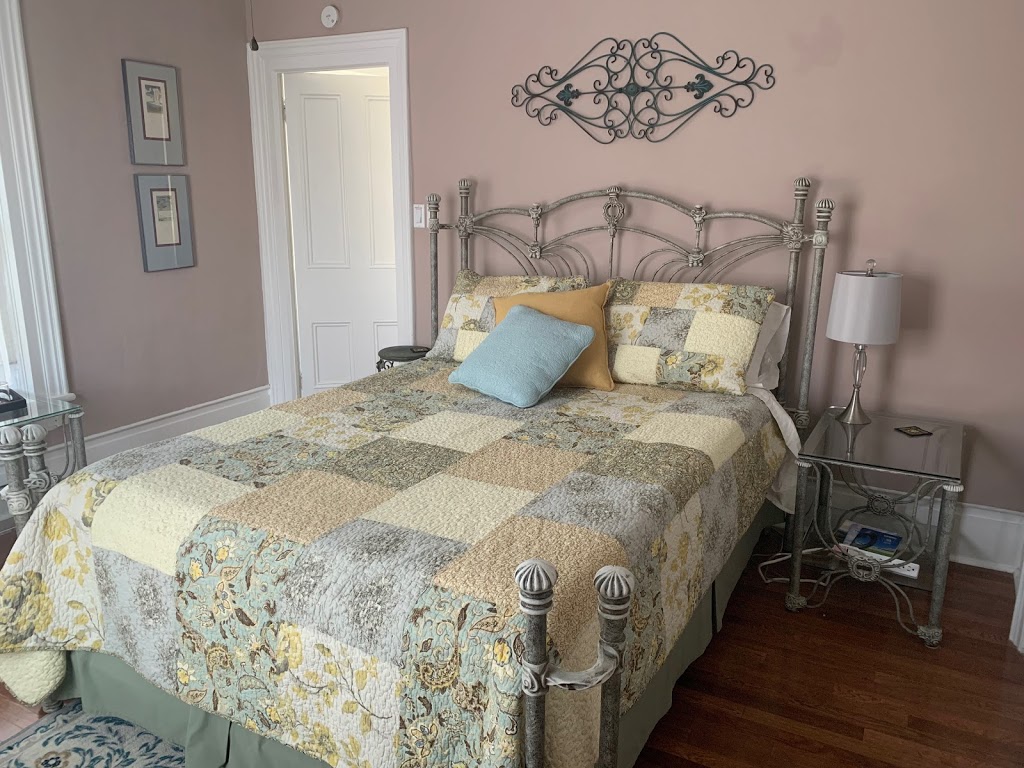 Nap N Nosh Bed and Breakfast | 295 Bloomfield Main St, Bloomfield, ON K0K 1G0, Canada | Phone: (647) 920-9982