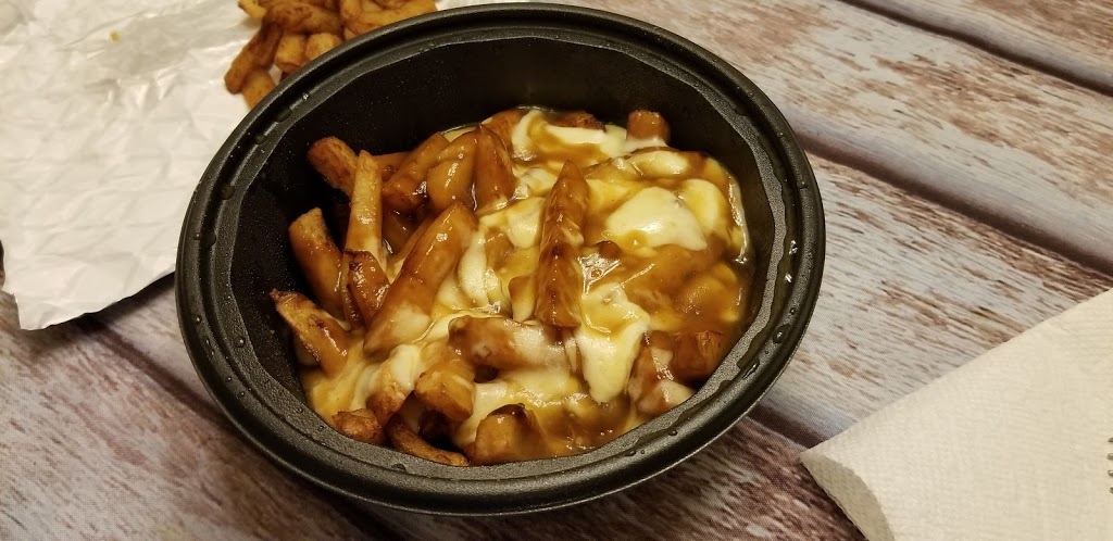 Le Poutine Bar | 4750 Boulevard Sainte-Rose, Laval, QC H7R 5S6, Canada | Phone: (450) 314-4343