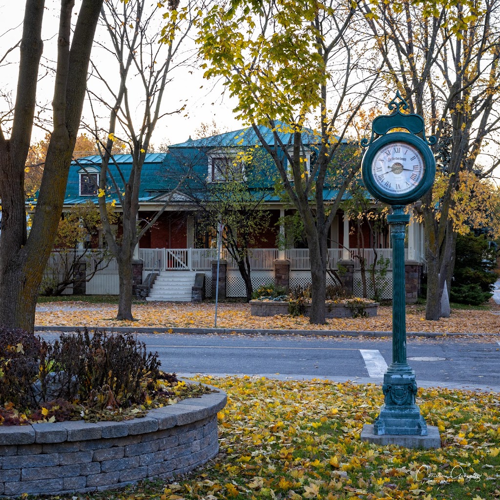 Garderie Le Coin Des Petits Amis | 415 Av St Charles, Vaudreuil-Dorion, QC J7V 2M8, Canada | Phone: (450) 455-3803