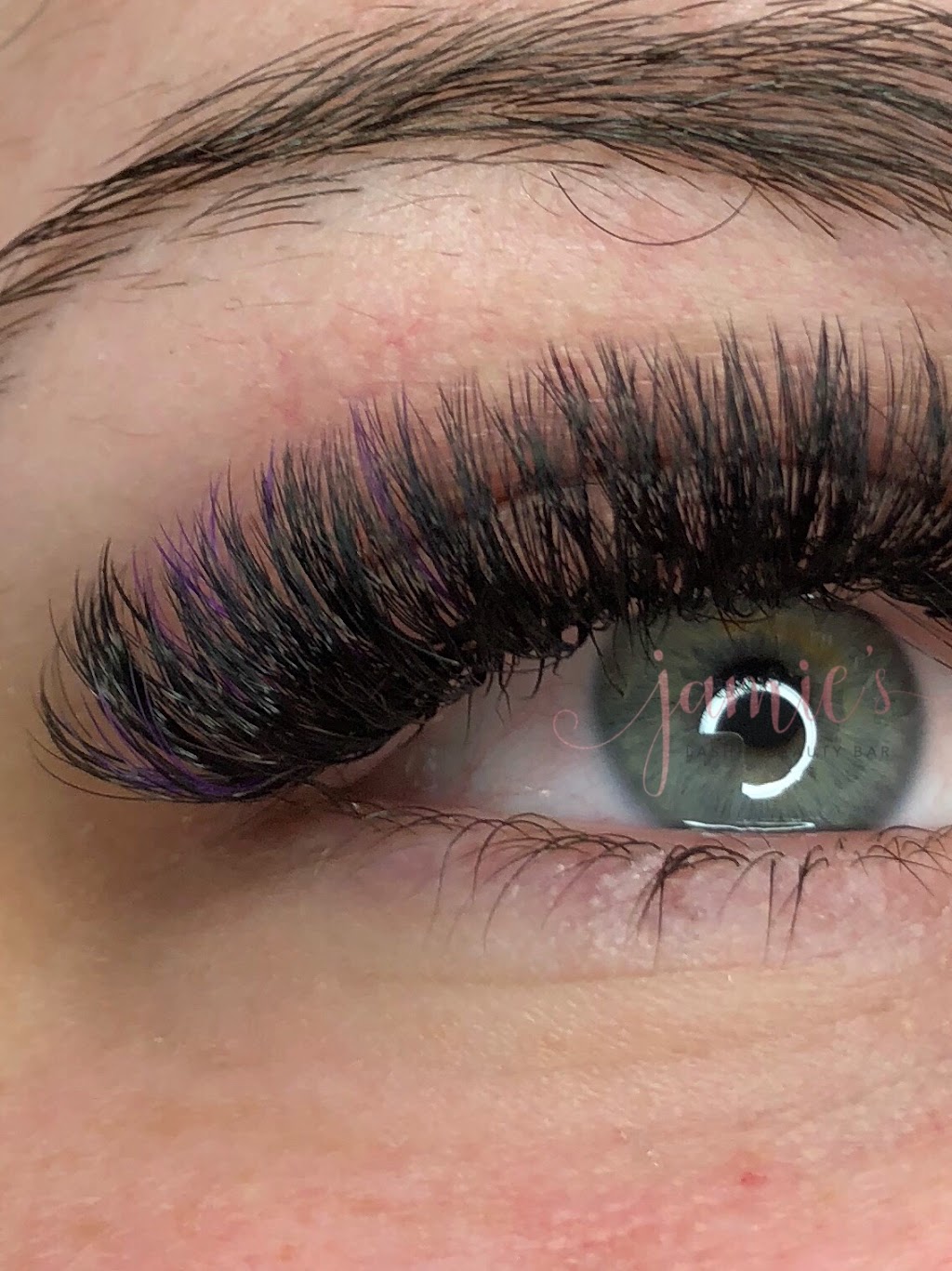 Jamie’s Lash and Beauty bar | 477 Main St E, Hamilton, ON L8M 1K1, Canada | Phone: (905) 977-8144