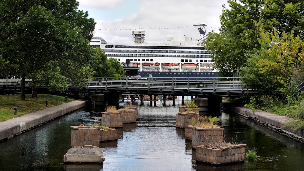 Canal de Lachine - Écluses du Vieux-Montréal | R. de la Commune O, Montréal, QC H3C, Canada | Phone: (888) 774-8888