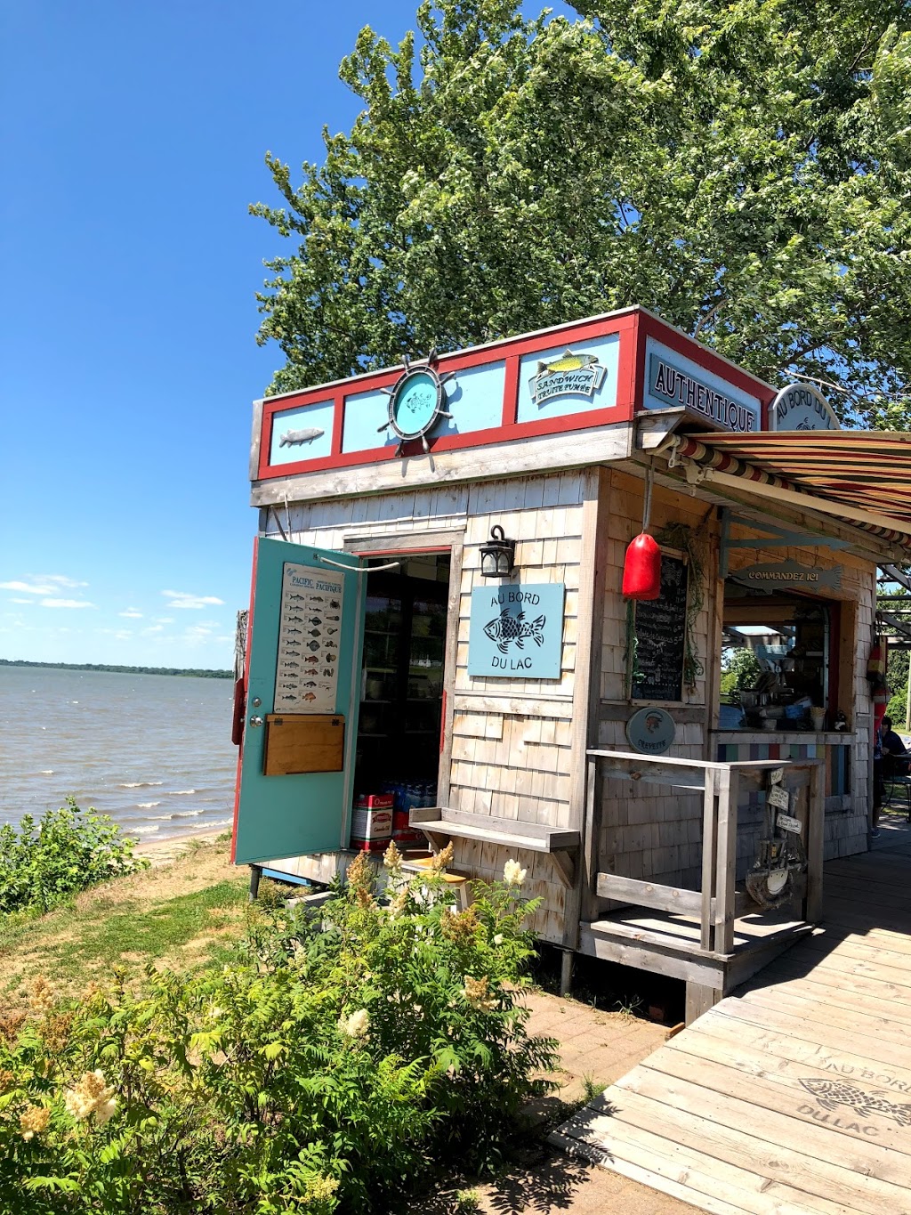 Sea Shack au bord du lac | 12271 Rue Notre Dame O, Trois-Rivières, QC G9B 6X3, Canada