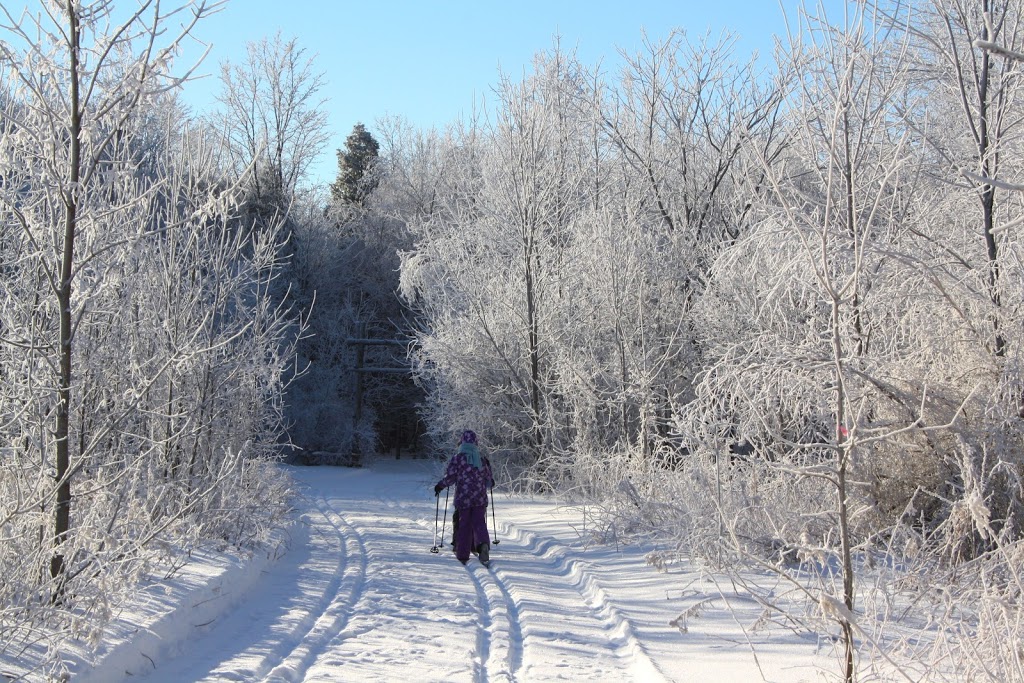 Sentiers de Lescapade, Chalet daccueil | 15 Rue du Boisé des Franciscaines, Rigaud, QC J0P 1P0, Canada | Phone: (514) 978-0358