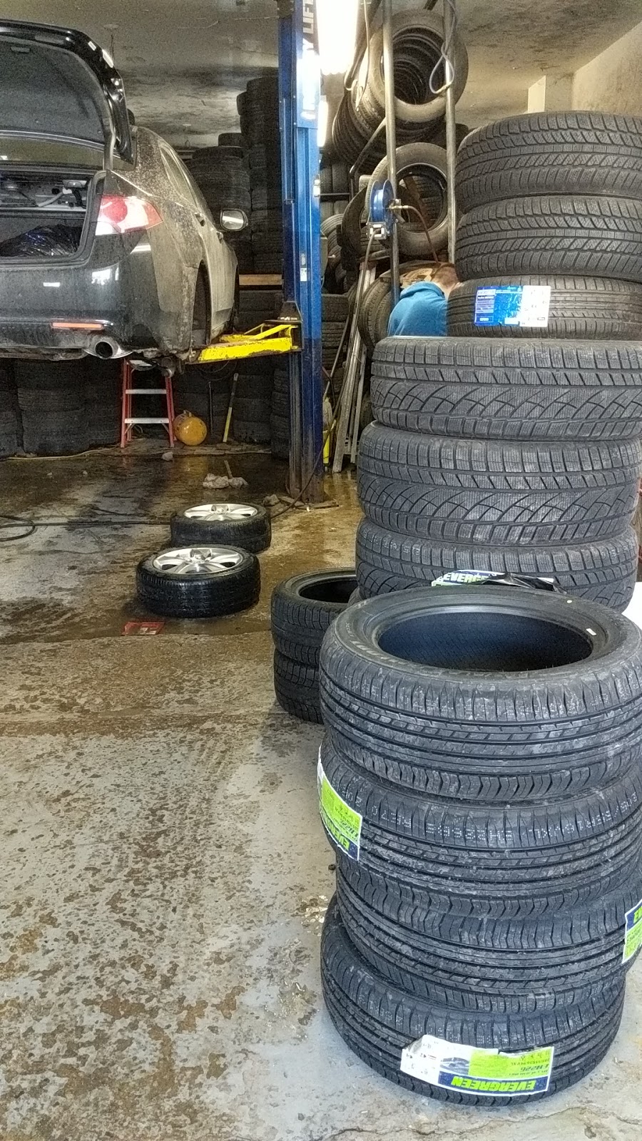 Save On Tires Ltd | 1529 Eglinton Ave W, York, ON M6E 2G5, Canada | Phone: (416) 782-7419