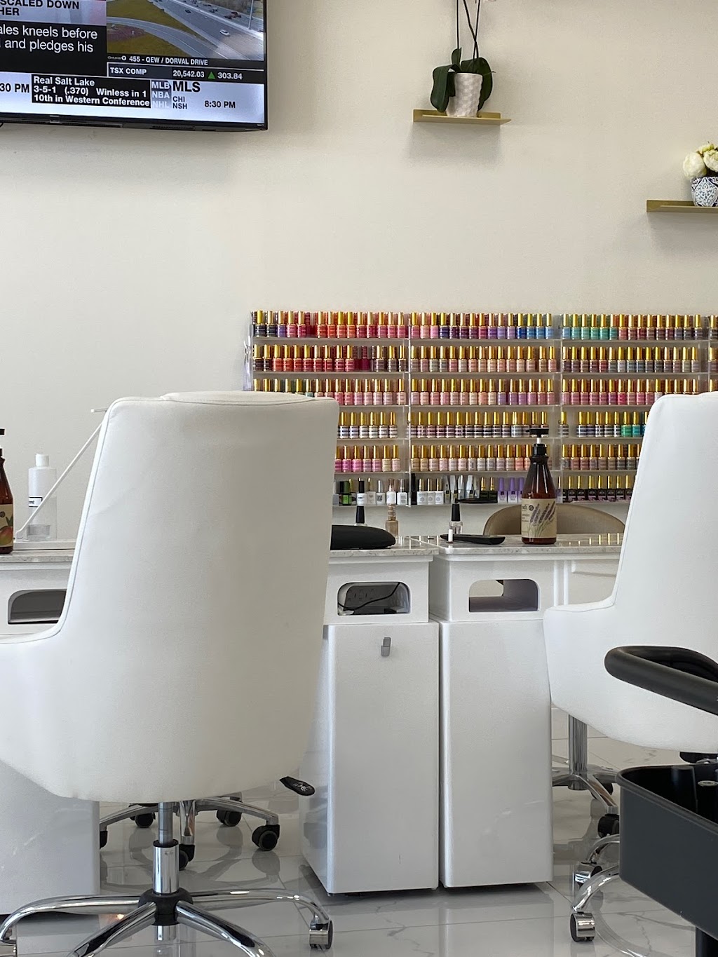 Allure Nail Spa | 2480 Homer Watson Blvd Unit B5, Kitchener, ON N2P 2R5, Canada | Phone: (226) 456-1888