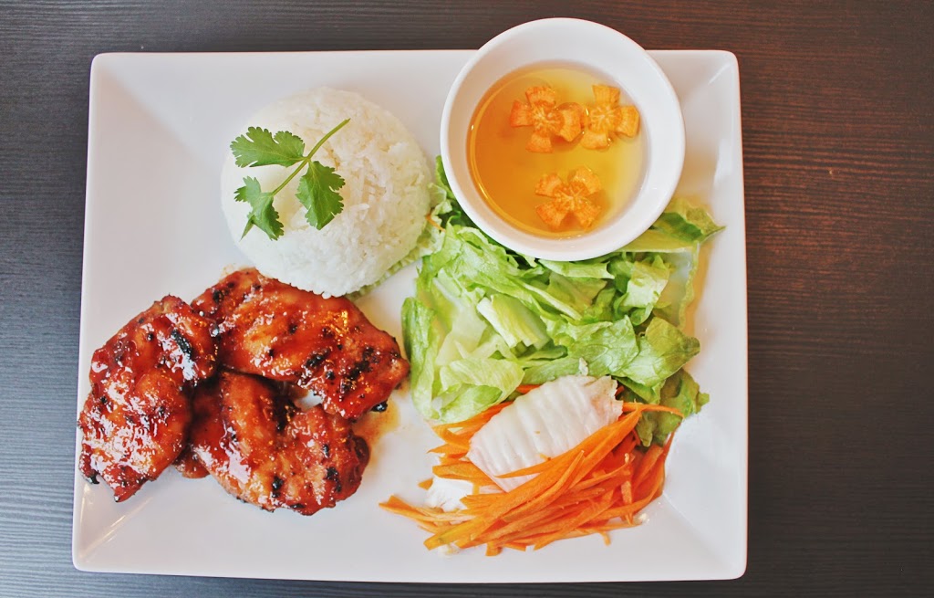 Viet Délices | 427 Boulevard Rosemont, Montréal, QC H2S 1Z2, Canada | Phone: (514) 279-8882