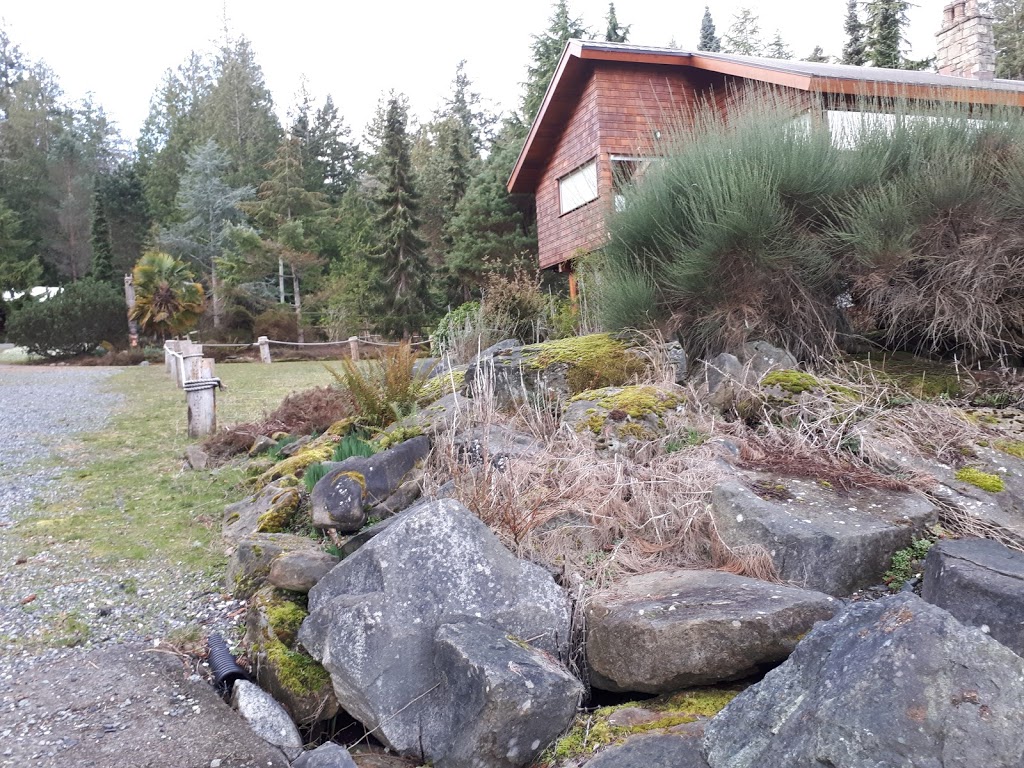 Seal Beach Cottage | 359 Maple Dr, Mayne Island, BC V0N 2J2, Canada | Phone: (250) 889-7366