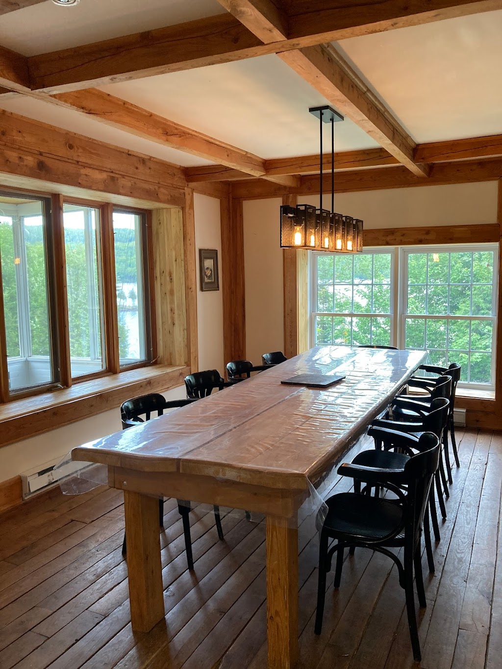 Chalet de Prestige | 1544 Chemin Ste Marie, Lac-aux-Sables, QC G0X 1M0, Canada | Phone: (514) 465-0073