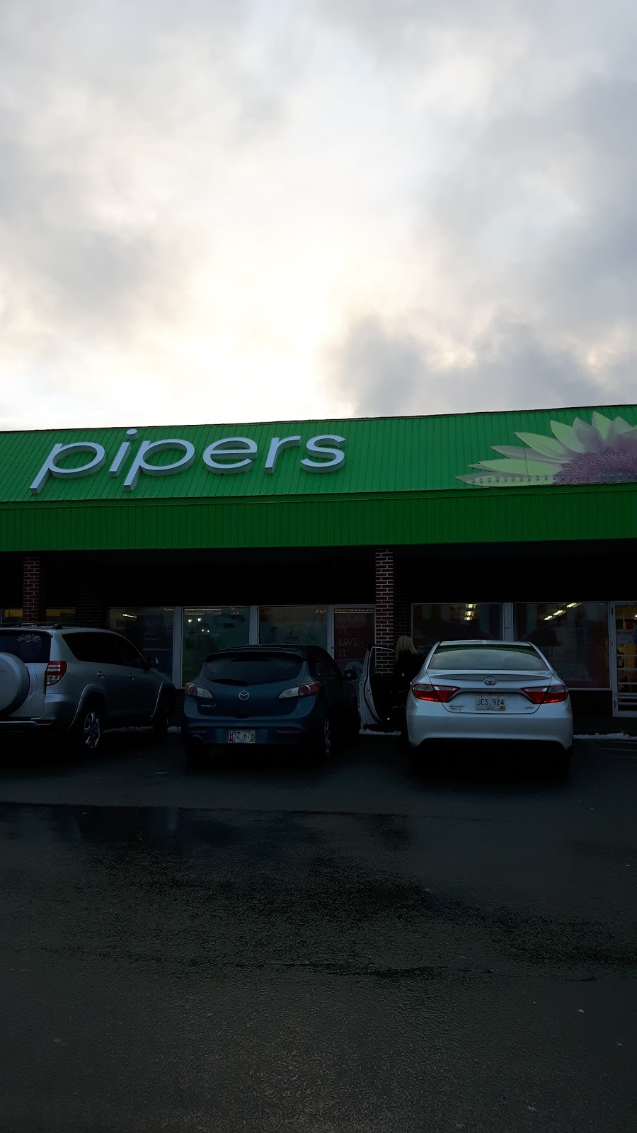 Pipers | 956 Conception Bay Hwy #2, Conception Bay South, NL A1X 6Z6, Canada | Phone: (709) 834-3411