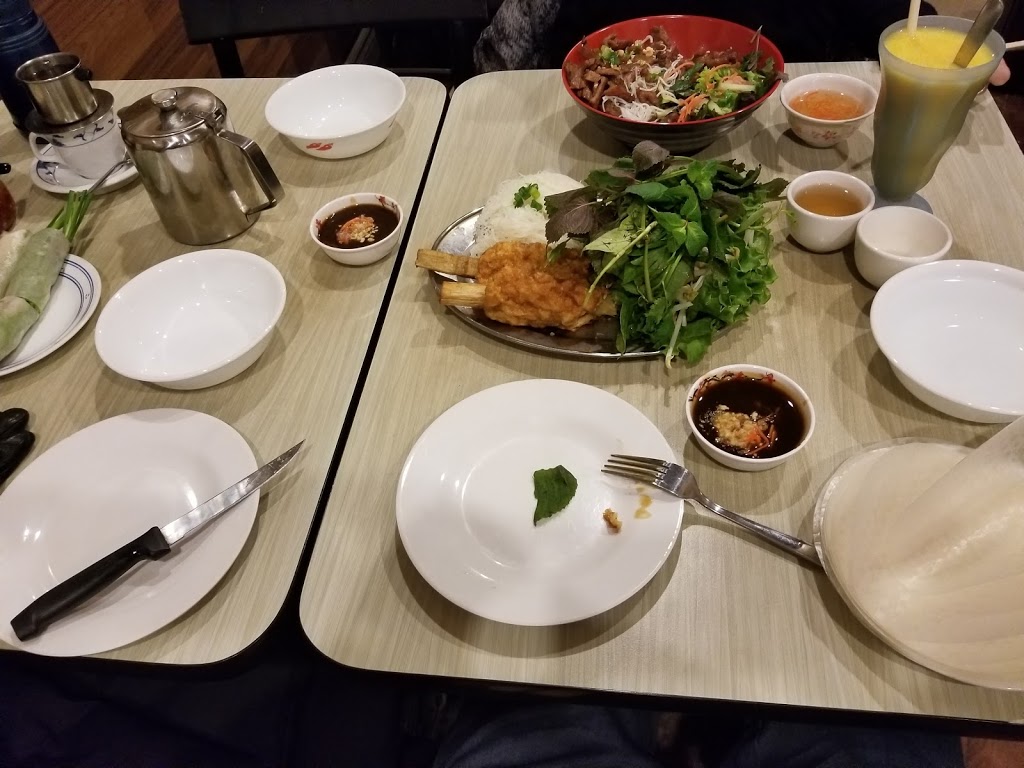 Anh Dao Restaurant | 383 Spadina Ave, Toronto, ON M5T 2G6, Canada | Phone: (416) 598-4514