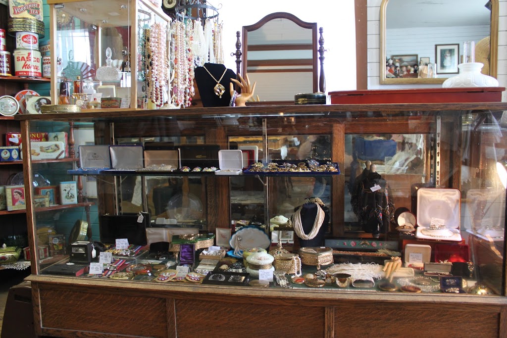 Samuel Roland Antiques and Collectibles | 209 25 St, Fort Macleod, AB T0L 0Z0, Canada | Phone: (403) 715-8280