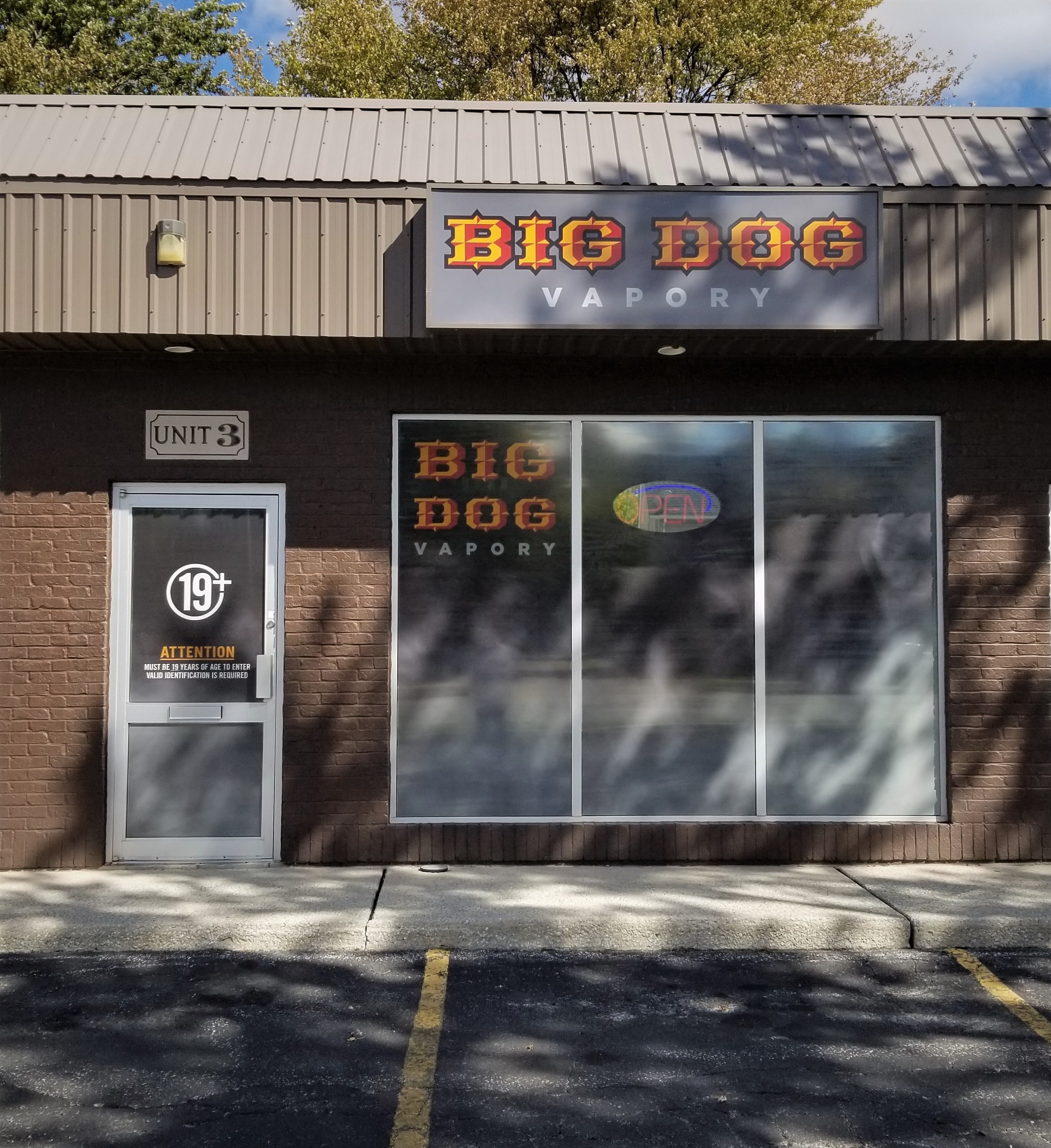 Big Dog Vapory | 105 Talbot St S, Essex, ON N8M 1B3, Canada | Phone: (519) 564-8475