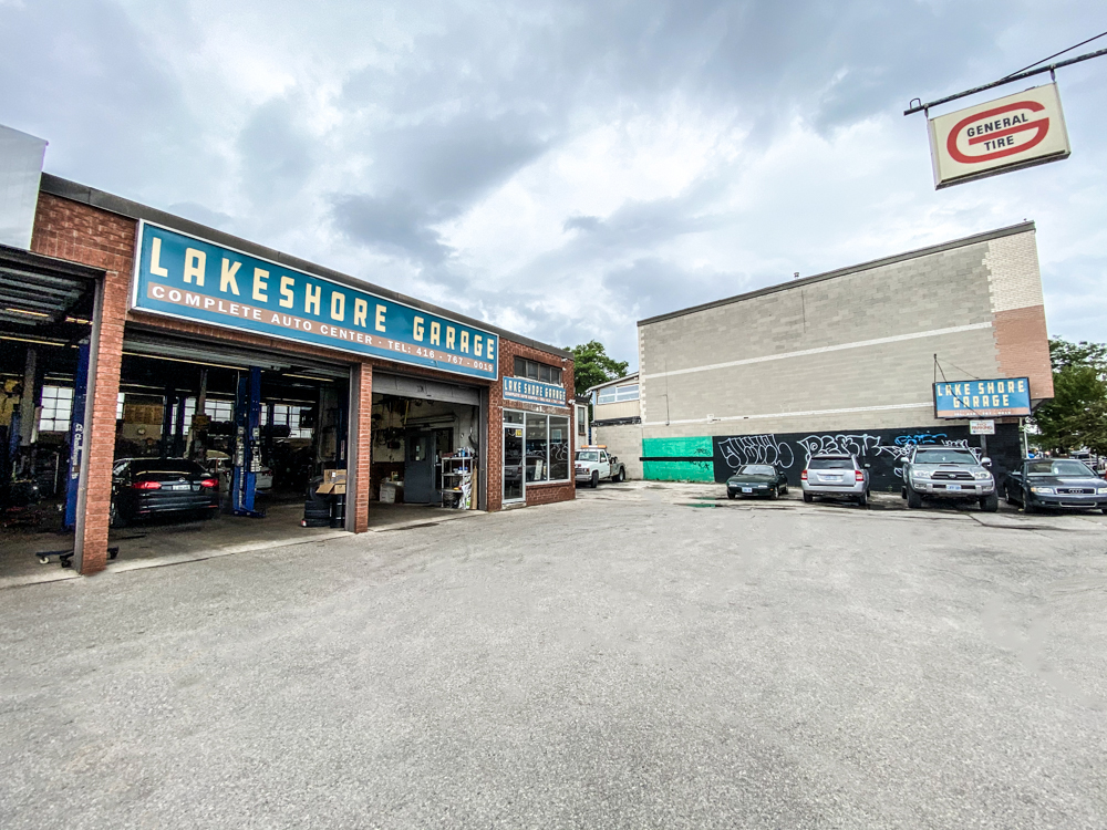 Lakeshore Garage | 2782 Dundas St W, Toronto, ON M6P 1Y3, Canada | Phone: (416) 767-0019