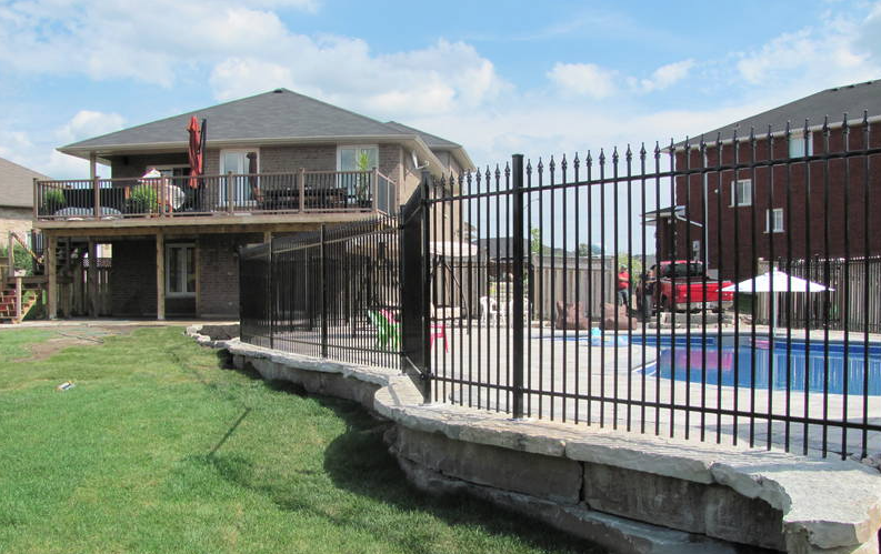 Durable Fence | 286 Lindsay Rd, Peterborough, ON K9J 6X3, Canada | Phone: (705) 977-2531