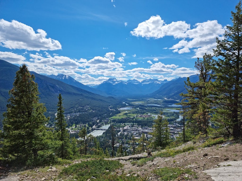 Tunnel Mountain Trail | Improvement District No. 9, AB T0L, Canada | Phone: (403) 762-1200