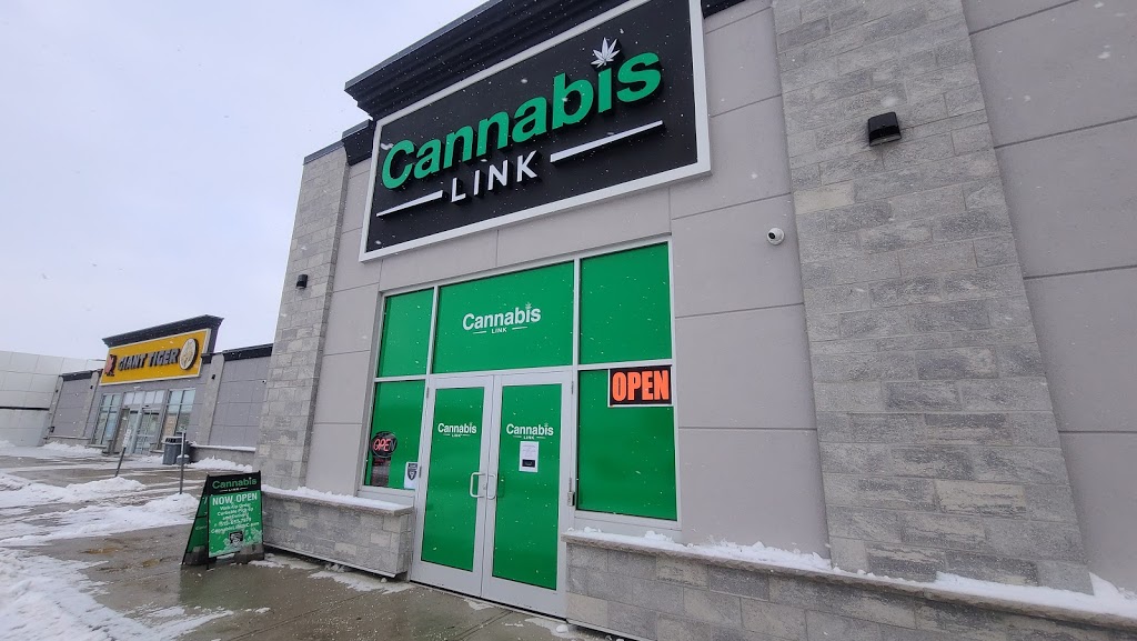 Cannabis Link Hyde Park | 1175 Hyde Park Rd #2B, London, ON N6H 5K6, Canada | Phone: (519) 657-7979